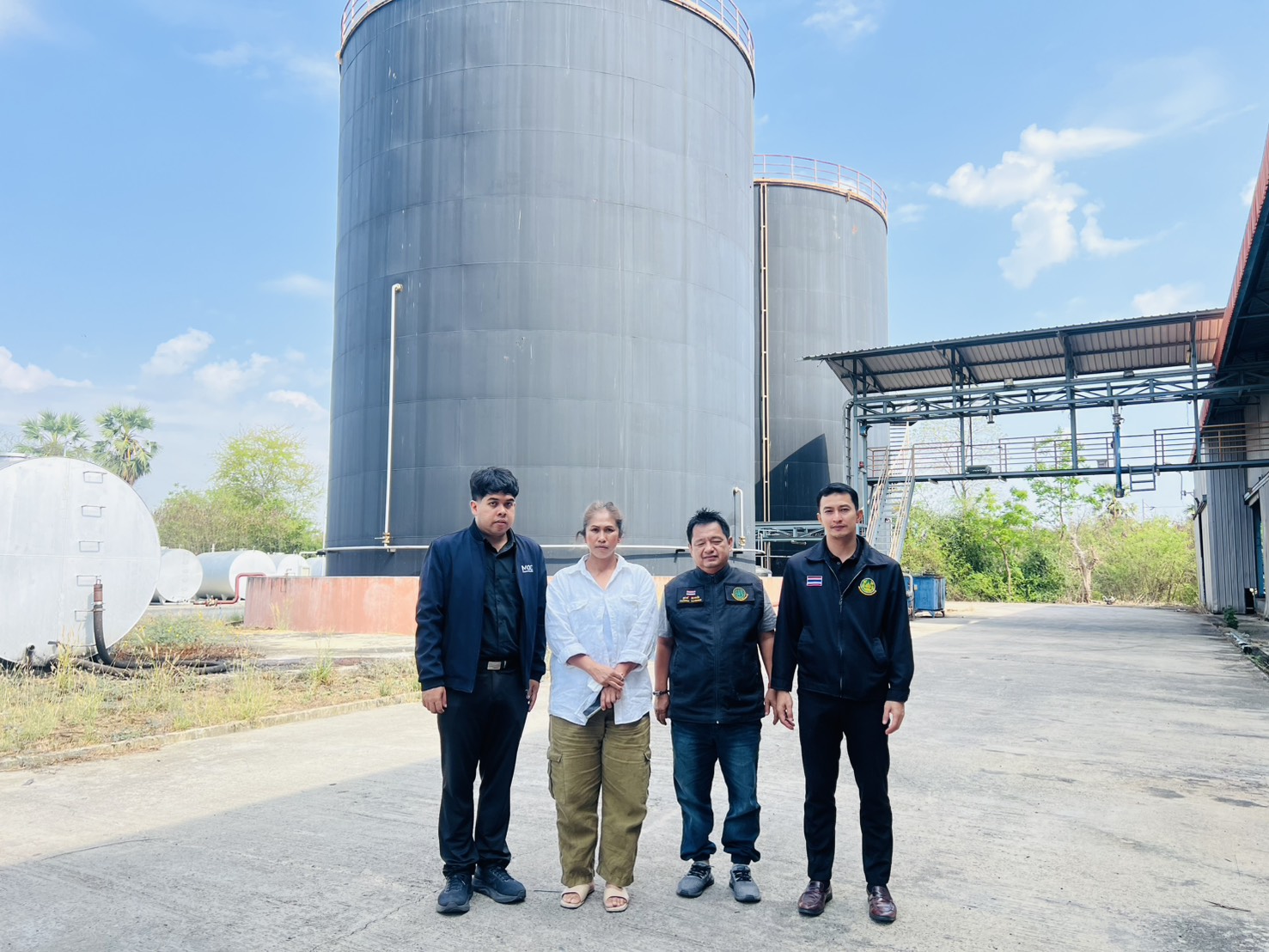 พาณิชย์จังหวัดเพชรบุรี ร่วมกับ คณะตรวจสอบสต็อกน้ำมันปาล์มคงเหลือทั้งระบบระดับจังหวัด จังหวัดเพชรบุรี ลงพื้นที่ตรวจสต็อกน้ำมันปาล์มคงเหลือทั้งระบบ ระดับจังหวัด