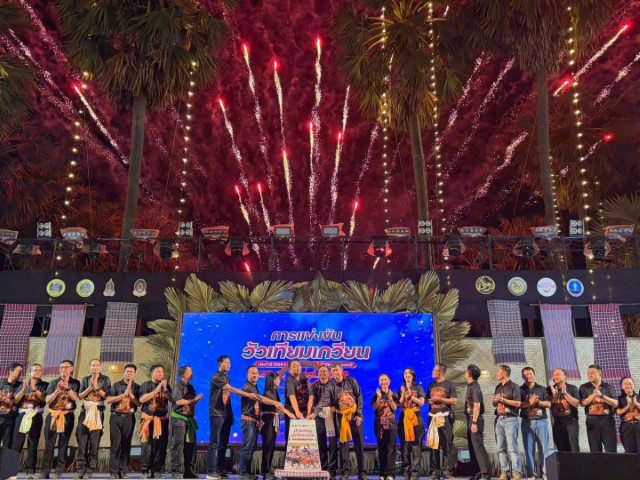 นายสุชาติ ชมกลิ่น &nbsp;รองนายกรัฐมนตรีและรัฐมนตรีว่าการกระทรวงทรัพยากรธรรมชาติและสิ่งแวดล้อม ชูอัตลักษณ์การแข่งขันวัวเทียมเกวียนเมืองเพชร &nbsp;กระตุ้นเศรษฐกิจและการท่องเที่ยว