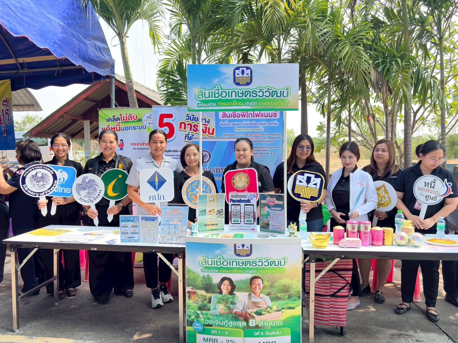 คลังจังหวัดเพชรบุรี ร่วมกิจกรรมคลินิกแก้หนี้สัญจร ส่งเสริมการประกอบธุรกิจสินเชื่อรายย่อยระดับจังหวัด ให้คำปรึกษาทางการเงิน &nbsp;ส่งเสริมวินัยการเงินแก่ประชาชนเพื่อป้องกันและแก้ไขปัญหาหนี้นอกระบบ