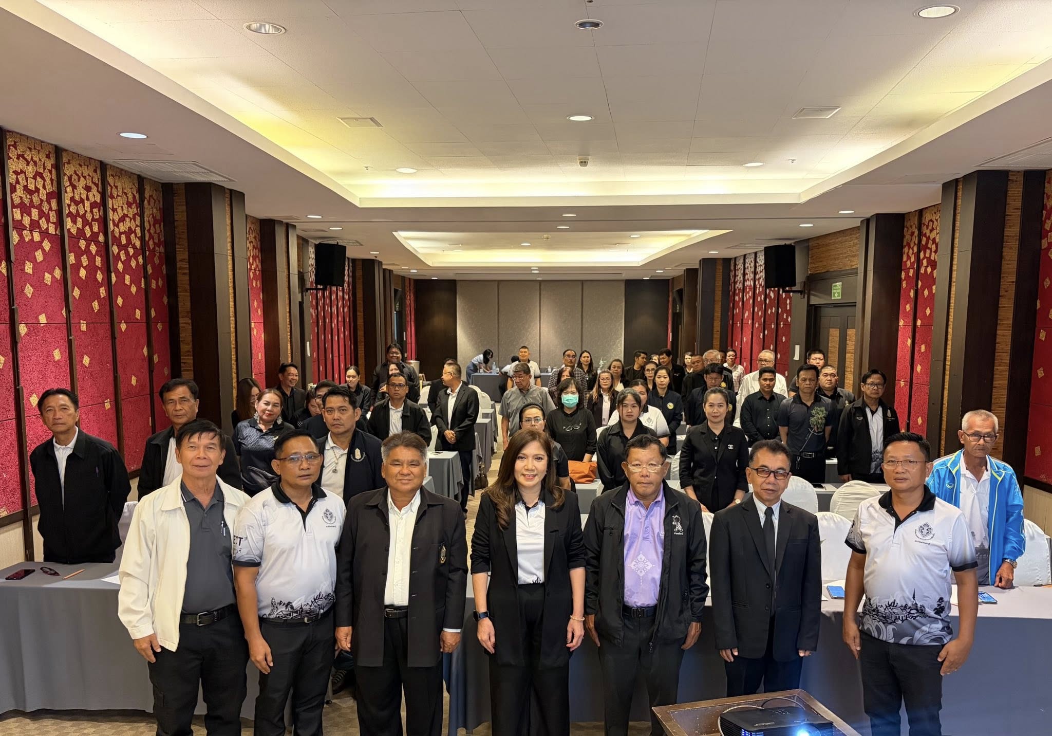 กกต.เพชรบุรี &nbsp;จัดการประชุมสรุปผลการดำเนินงาน การเลือกตั้งสมาชิกสภาผู้แทนราษฎร เป็นการเลือกตั้งทั่วไปและการออกเสียงประชามติที่กำหนดวันออกเสียงประชามติในวันเดียวกับวันเลือกตั้งสมาชิกสภาผู้แทนราษฎรใหม่ เป็นการเลือกตั้งทั่วไป