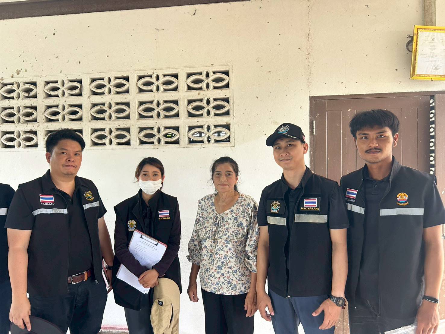 ปศุสัตว์อำเภอบ้านลาด จังหวัดเพชรบุรี ตรวจติดตามโรงฆ่าสัตว์ที่ได้รับใบอนุญาตประกอบกิจการฆ่าสัตว์ เพื่อเตรียมความพร้อมการต่ออายุใบอนุญาต และเน้นย้ำด้านสุขอนามัยความปลอดภัยของผู้บริโภค