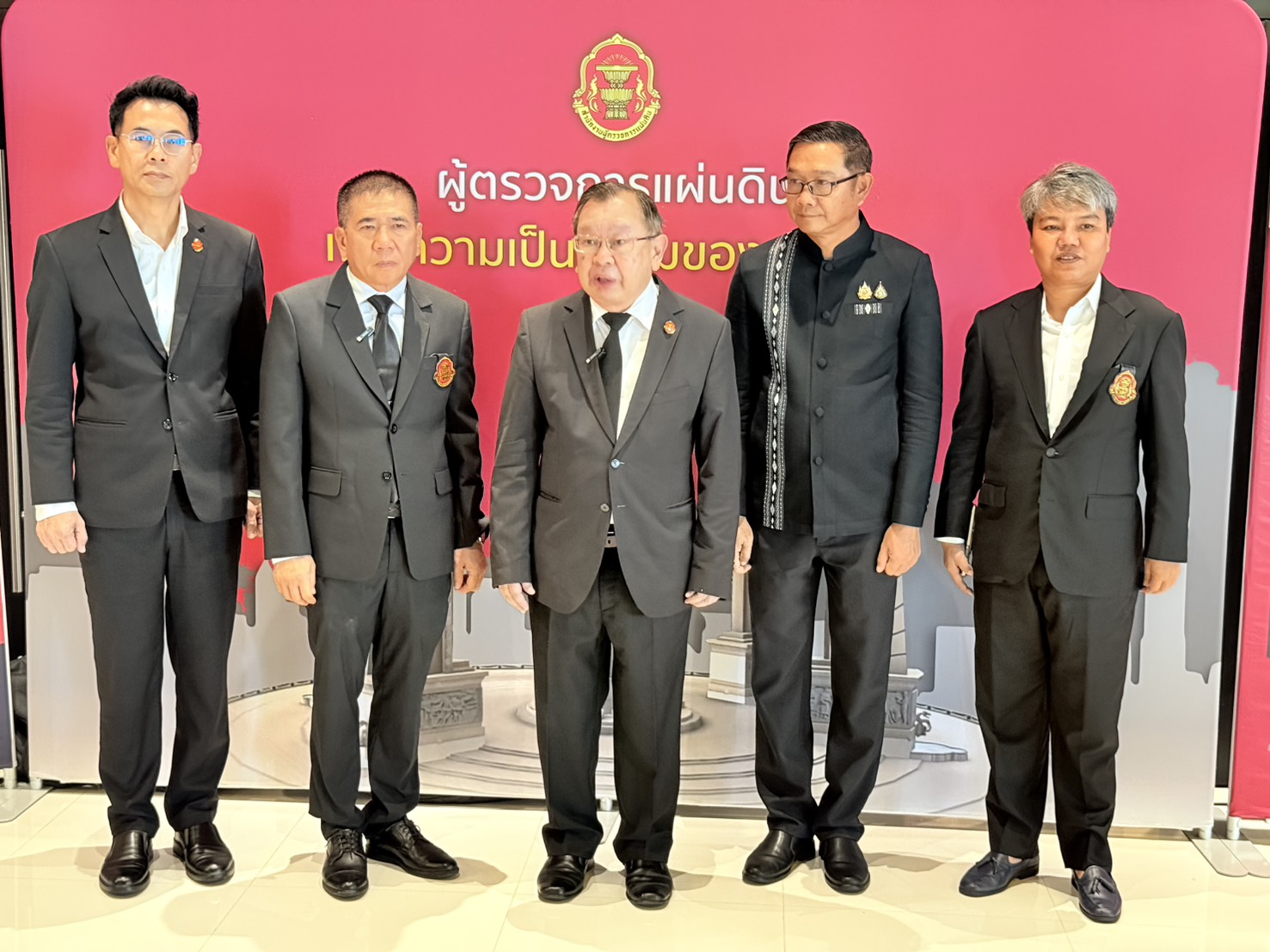 สำนักงานผู้ตรวจการแผ่นดิน นำคณะลงพื้นที่จัดสัมมนา "ผู้ตรวจการแผ่นดินสัญจรพบประชาชน ครั้งที่ 59" ณ จังหวัดเพชรบุรี มุ่งสร้างเครือข่ายความร่วมมือและรับฟังความทุกข์ร้อนของประชาชนอย่างใกล้ชิด พร้อมบูรณาการร่วมกับองค์กรตามรัฐธรรมนูญเพื่อแก้ไขปัญหาความไม่เป็นธรรมในสังคม