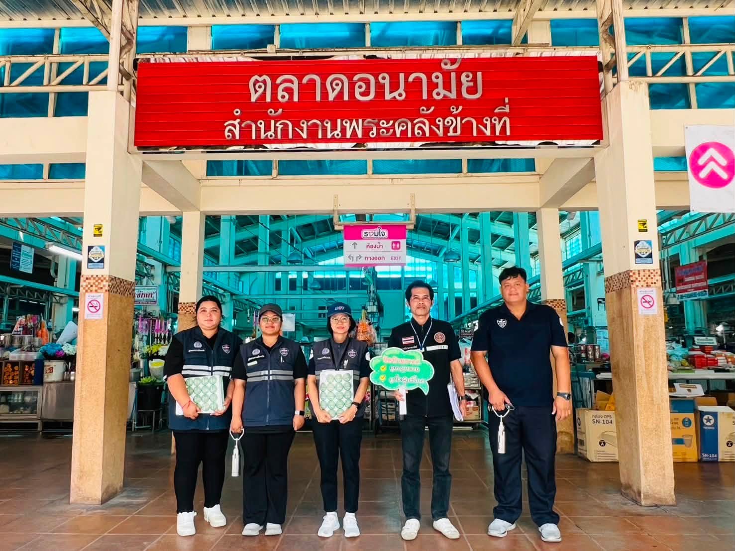 พาณิชย์จังหวัดเพชรบุรี ร่วมกับคณะทำงาน ลงพื้นที่ตลาดเมืองเพชรบุรี ติดตามและประชาสัมพันธ์ให้ผู้ประกอบการร้านค้าปิดป้ายแสดงราคาสินค้าขายปลีก และตระหนักถึงการปฏิบัติให้ถูกต้องตามกฎหมาย