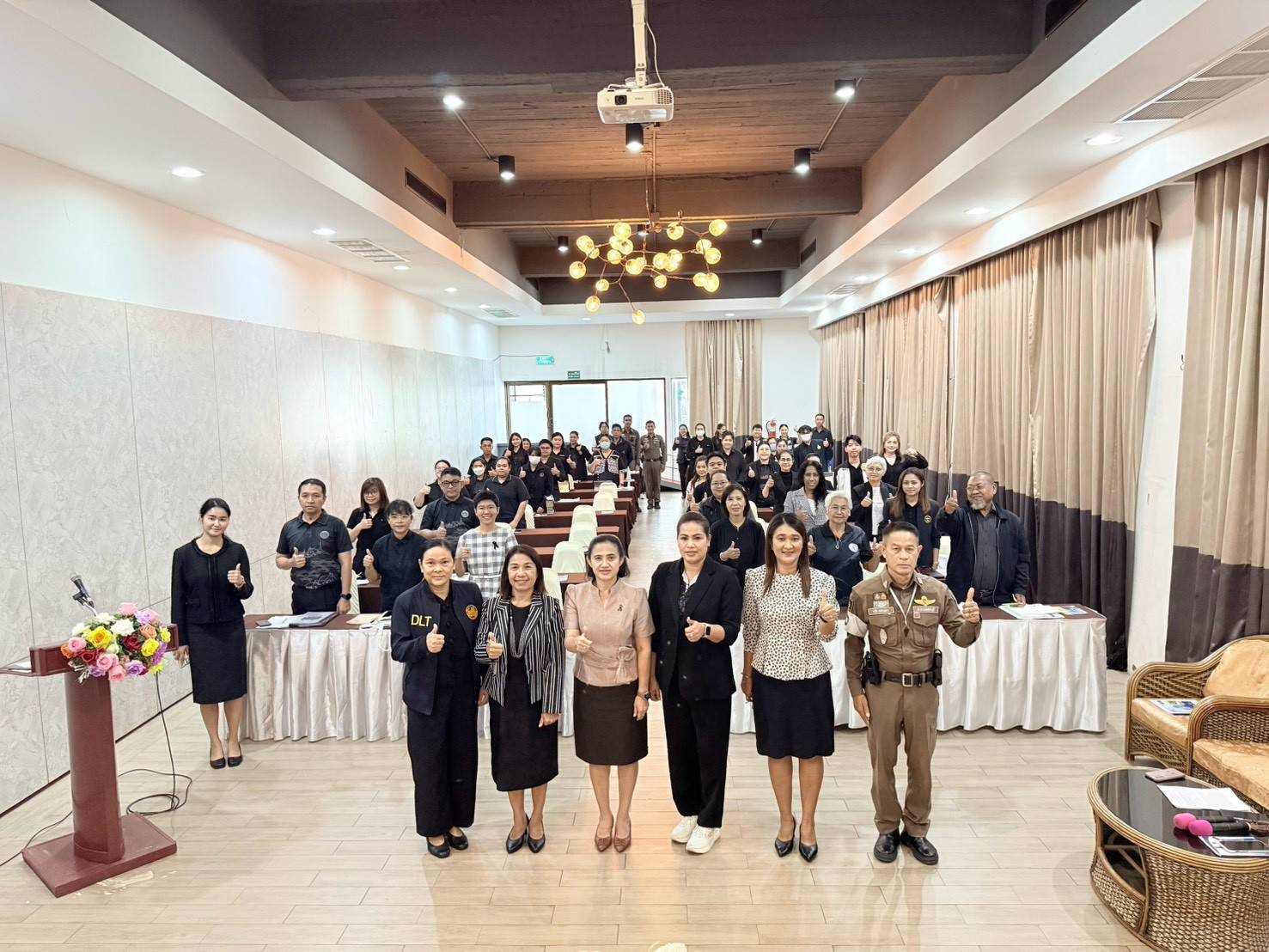 สวท.เพชรบุรี ร่วมกับขนส่งจังหวัดเพชรบุรี &nbsp;จับมือเครือข่ายฯ ปั้นนักประชาสัมพันธ์ยุคใหม่ นำ AI สร้างสื่อรณรงค์ความปลอดภัยทางถนน