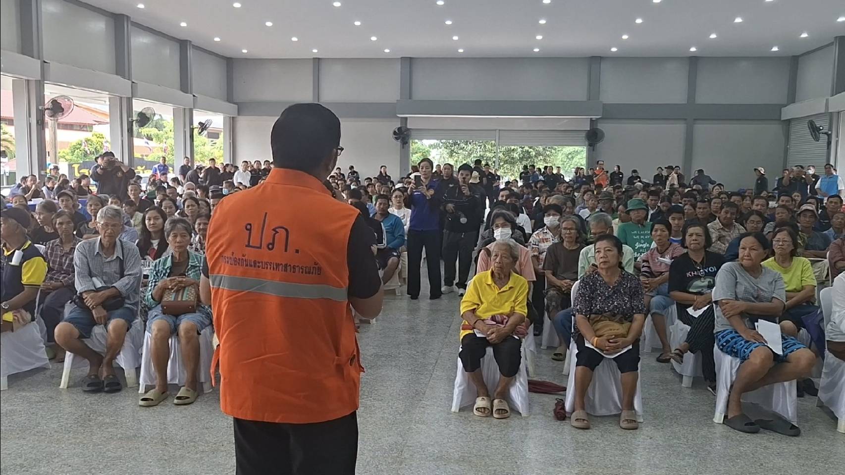 จังหวัดเพชรบุรี ร่วมกับ คปภ. อปท. ลงพื้นที่วัดกุฏิ &nbsp;ตำบลบางเค็ม อำเภอเขาย้อย สร้างความเข้าใจ ระบบประกันภัยพิบัติแห่งชาติ &nbsp;ให้ประชาชนเข้าถึงสิทธิ บรรเทาความเดือดร้อน