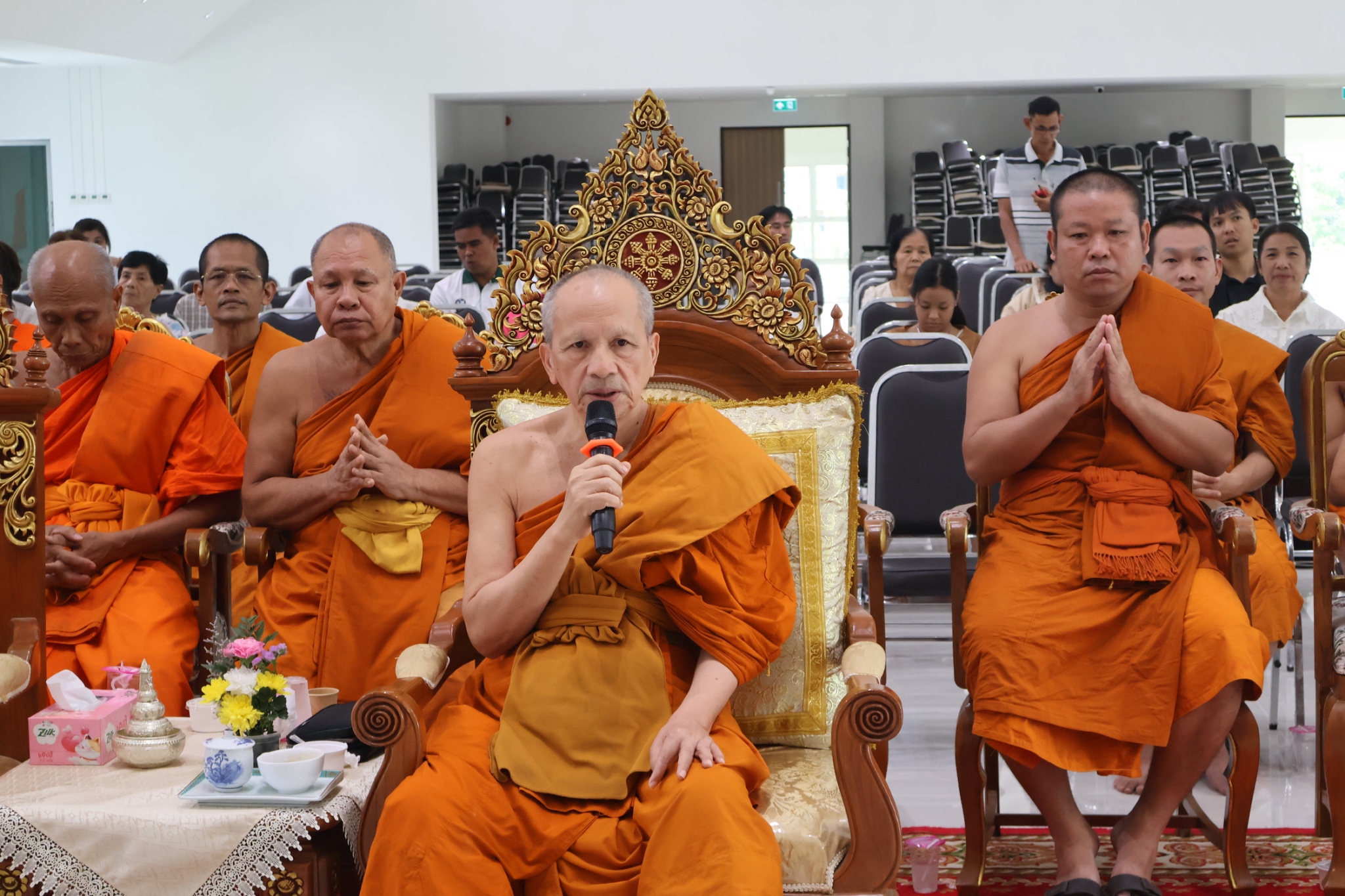 วิทยาลัยสงฆ์เพชรบุรี มหาวิทยาลัยมหาจุฬาลงกรณราชวิทยาลัย ร่วมกับภาครัฐ ภาคเอกชน และประชาชน ทอดผ้าป่าสามัคคี พัฒนาระบบเทคโนโลยีห้องประชุมใหญ่ สนับสนุนงานพระพุทธศาสนา