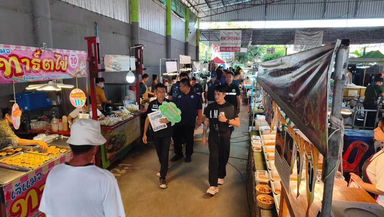 พาณิชย์จังหวัดเพชรบุรี ร่วมกับคณะทำงาน &nbsp;ลงพื้นที่กำกับตรวจสอบการปิดป้ายแสดงราคาสินค้า ในพื้นที่อำเภอเมืองเพชรบุรี